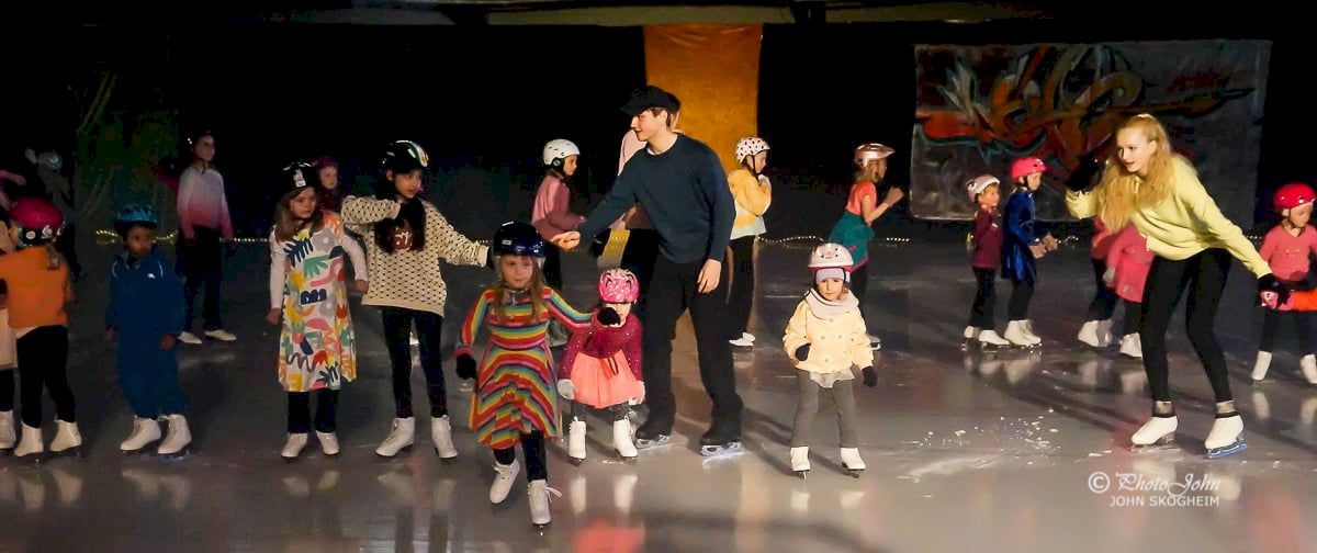 skøyteskolen bib.jpeg