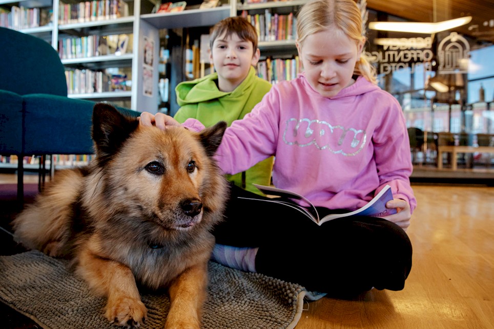 07 - lesehunden Mie.jpg (1)