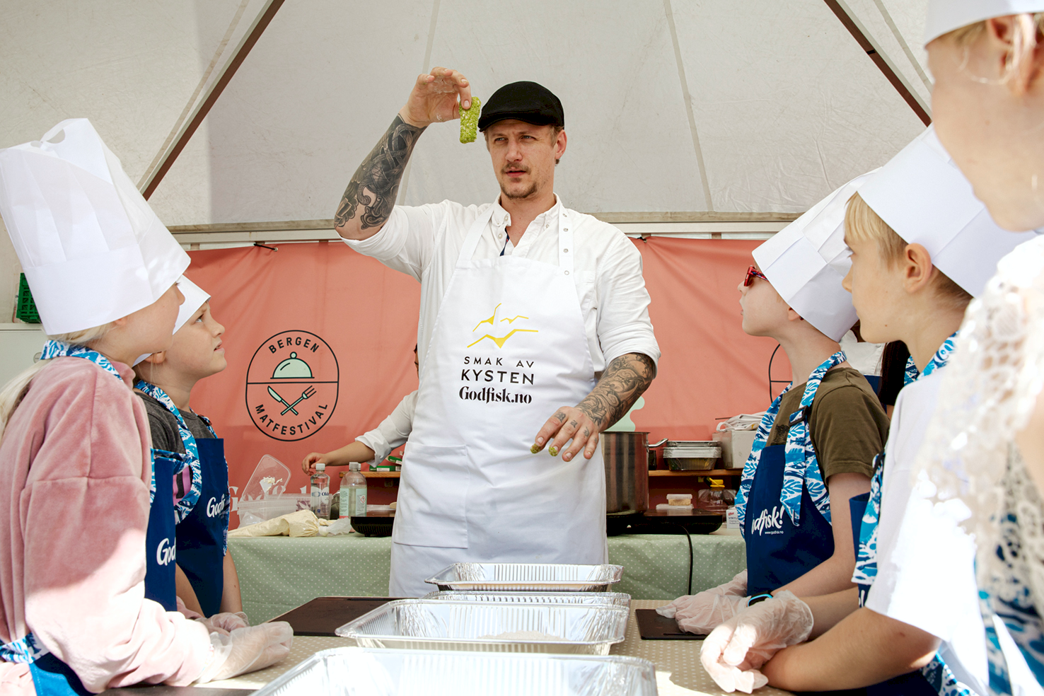 Morten Klever viser hvordan man lager torskelollipop_Fra 2022.png