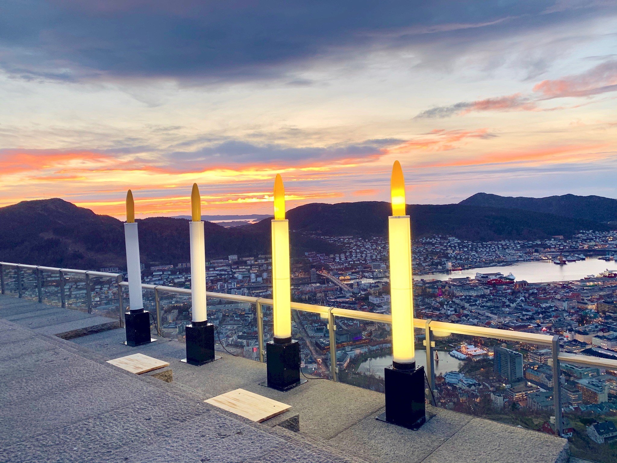 Det lyser i høye grender Foto: Fløyen.jpg