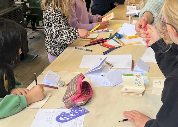 Leseplaneten-kreativt-bokverksted uten logo-kopi.jpg