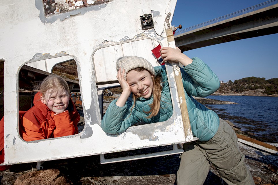 07 - Katla Marin Brynjarsdottir 10 år og Thelma Anika Drivdal 10 år 2.jpg