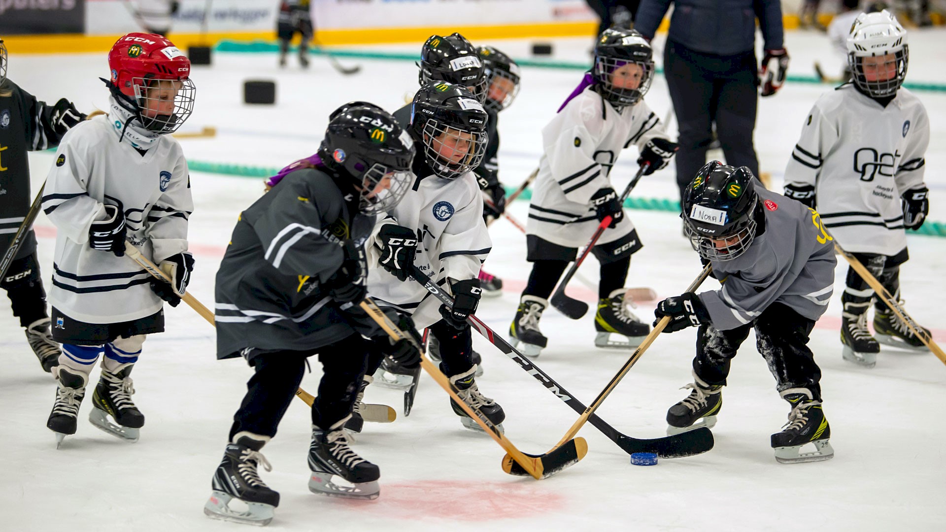 Lyderhorn Ishockeyklubbs Hockeyskole.jpg