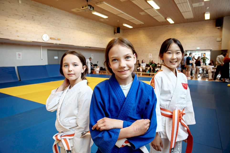 02 - Mila Evensen 9 år sammen med Alicia Prats-Edal 9 år og Zhuoyan Li Ann 10 år.jpg