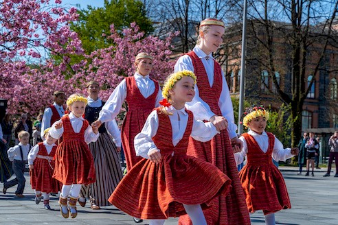 Foto: Øyvind Johannessen, fra Dansens Dag 2025 på Festplassen i Bergen. Her er dansere fra Latvisk kulturskole Bergausis..jpg